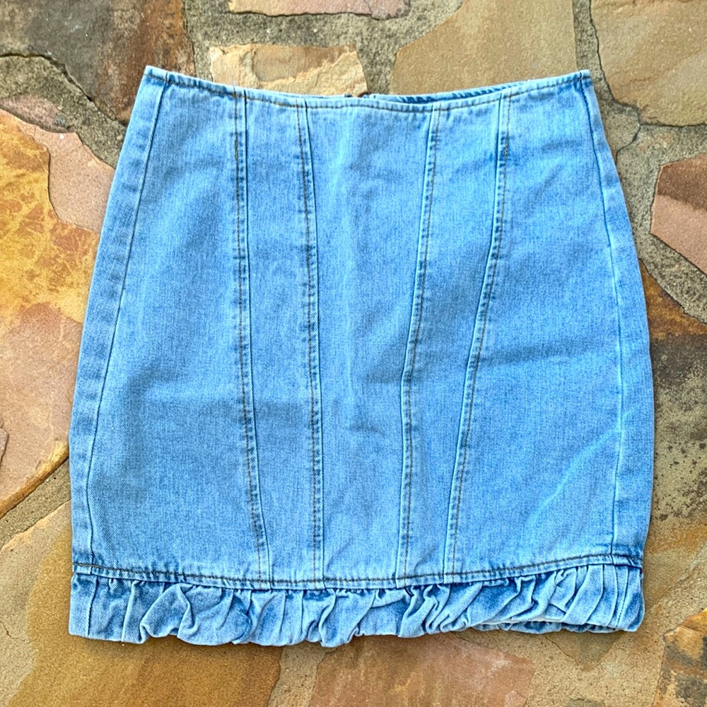 Pretty Little Things Denim mini Skirt size 4 NWT